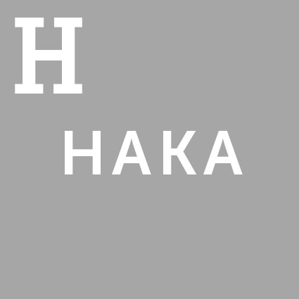 Die Abkürzung HAKA steht für Herren Anzüge Knaben Anzüge.
